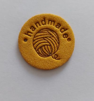 Kör alakú Hand Made címke - mustár